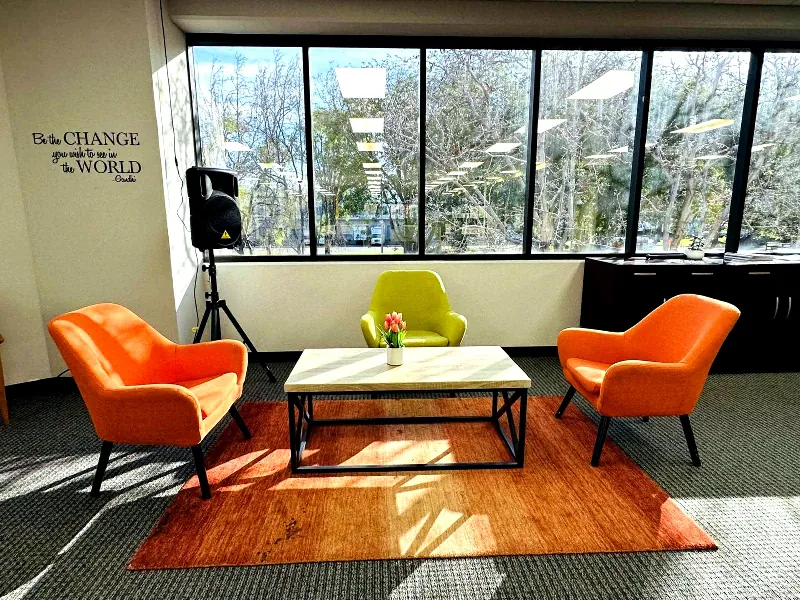 Inviting Meeting Room for Celebrations - Gallery image