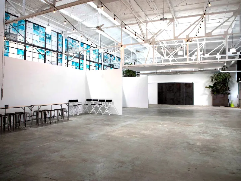 Photo Studio with High Ceilings for Events - Gallery image