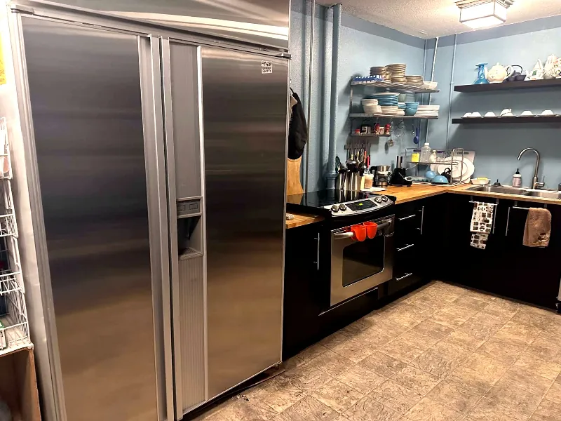 Warehouse with Skylights for Events in East Peralta - Gallery image