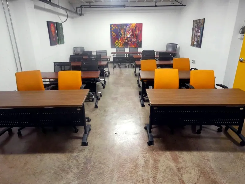 Striking Meeting Room for Memorable Events - Gallery image