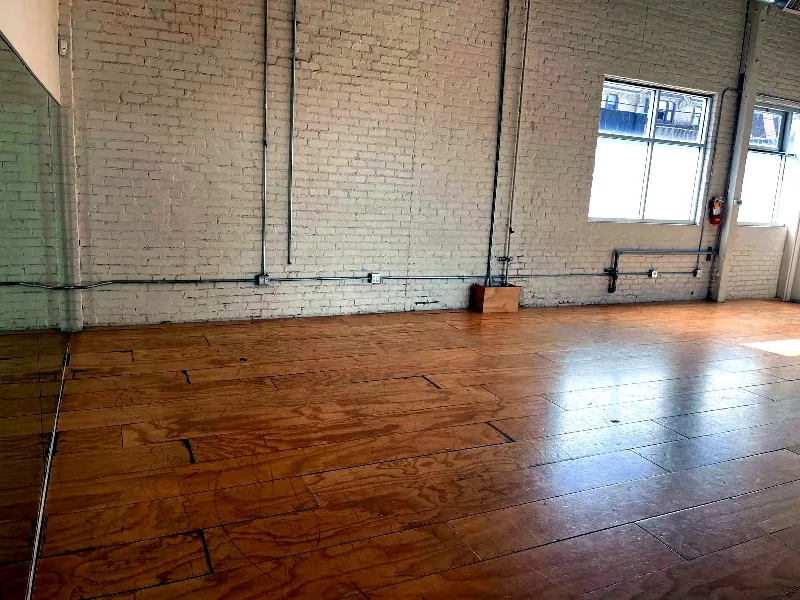 Dance Studio with Natural Light for Events - Gallery image