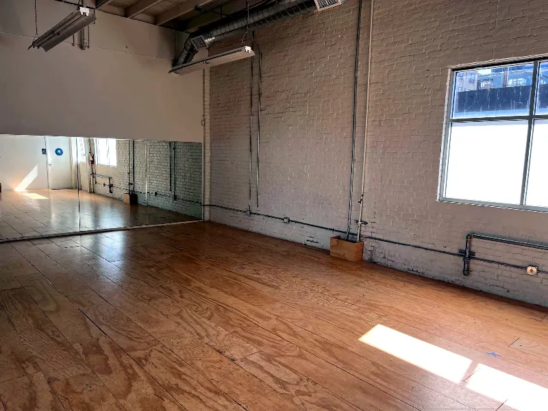 Dance Studio with Natural Light for Events - Gallery image