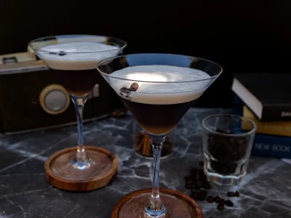 Corporate Mobile Bar Service for Networking and Holiday Parties - Anniversary - Featured image