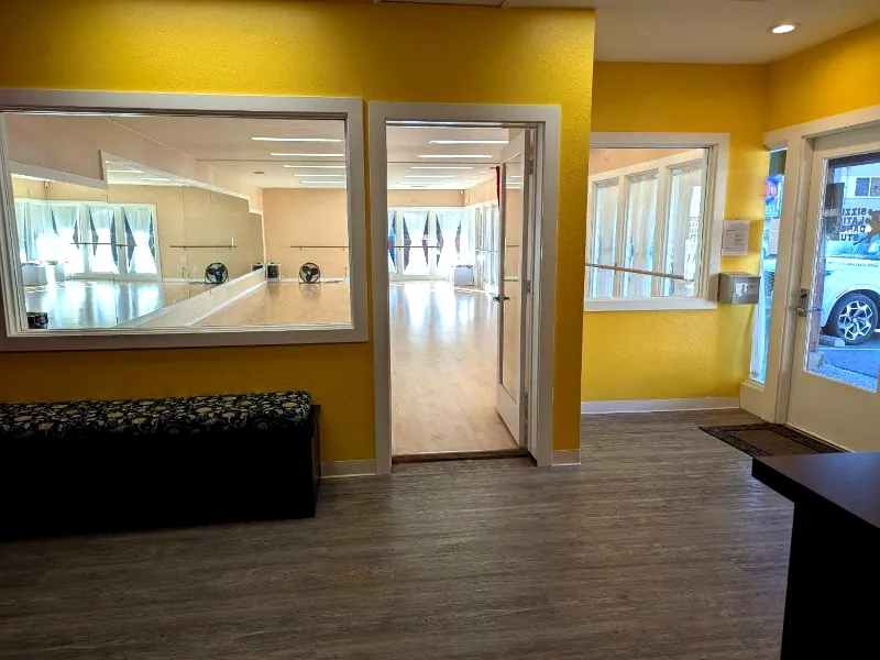Dance Studio with Natural Light for Events in Moraga Blvd - Gallery image