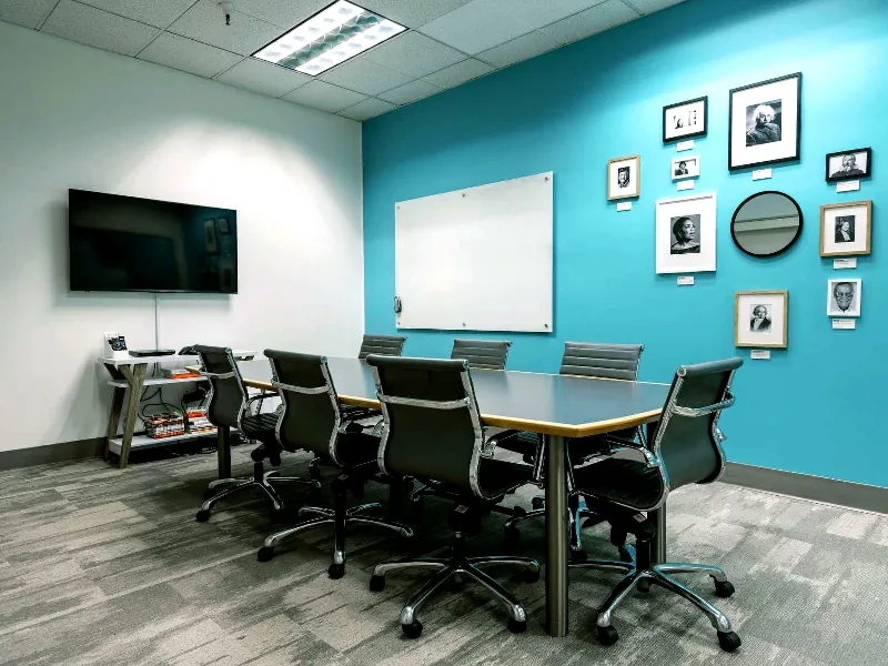 Sophisticated Meeting Room for Celebrations - Featured image