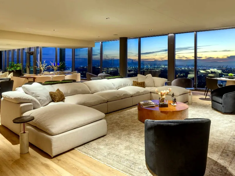 Sophisticated Event Space for Gatherings - Gallery image