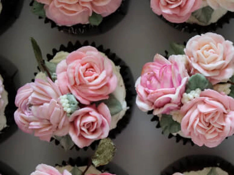 Buttercream Cupcake Decorating Workshop: Roses, Daisies/Scabiosa - Gallery image