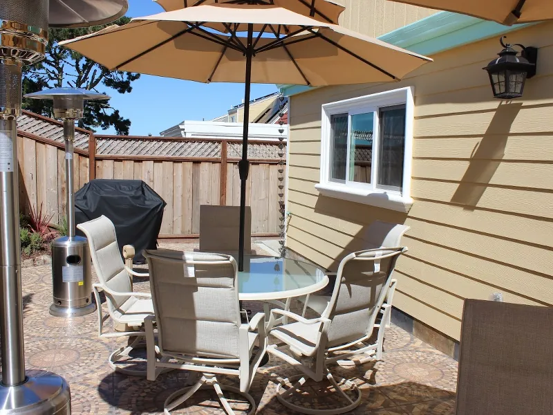 Sparkling Clean Brand New Luxury House with Parkings - Gallery image