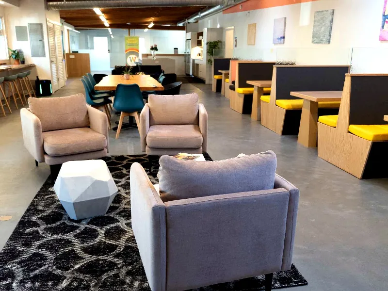 Lounge with Natural Light for Events - Gallery image