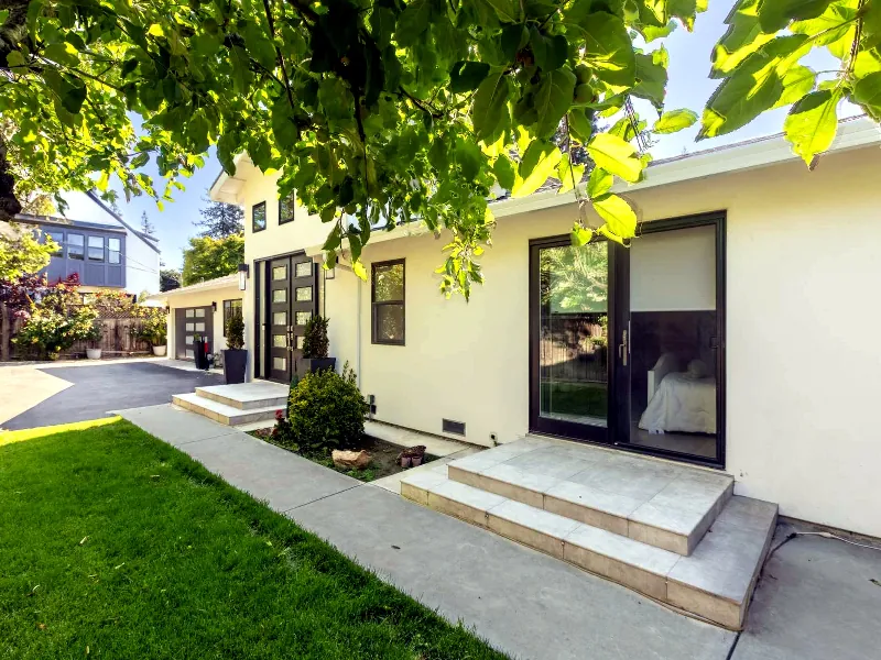Spacious Venue for Events in University Heights - Gallery image