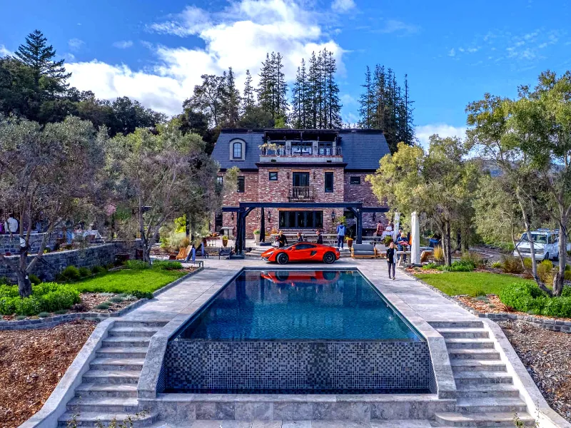 Spacious Waterfront Estate for Special Occasions - Gallery image