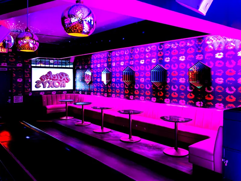 Striking Bar & Lounge for Celebrations in Marina - Gallery image