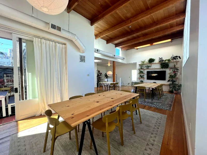 Clubhouse with High Ceilings for Events in Union Street - Gallery image