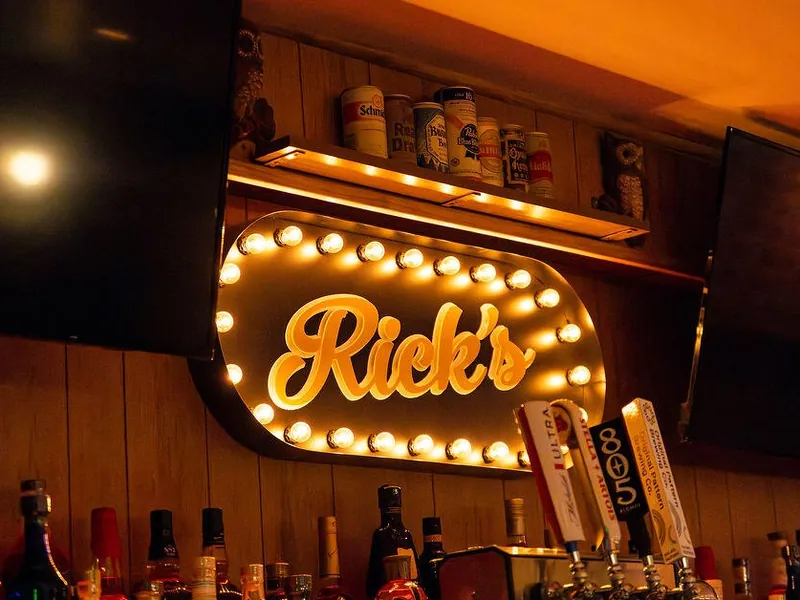 Retro Dual-Concept Nightclub and Bar - Gallery image