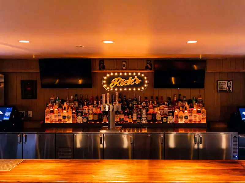 Inviting Bar & Lounge for Celebrations in Marina - Gallery image