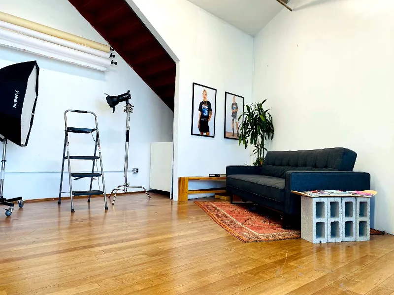 Design Studio with High Ceilings for Events in South Kennedy Tract - Gallery image