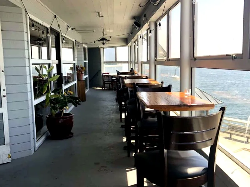 Expansive Wine Bar for Hosting - Gallery image