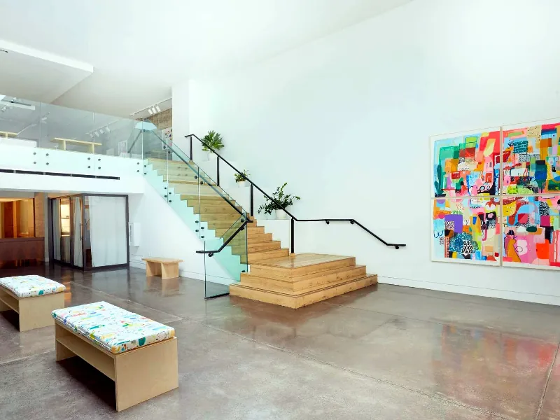 Art Gallery with Skylights and Natural Light - Gallery image