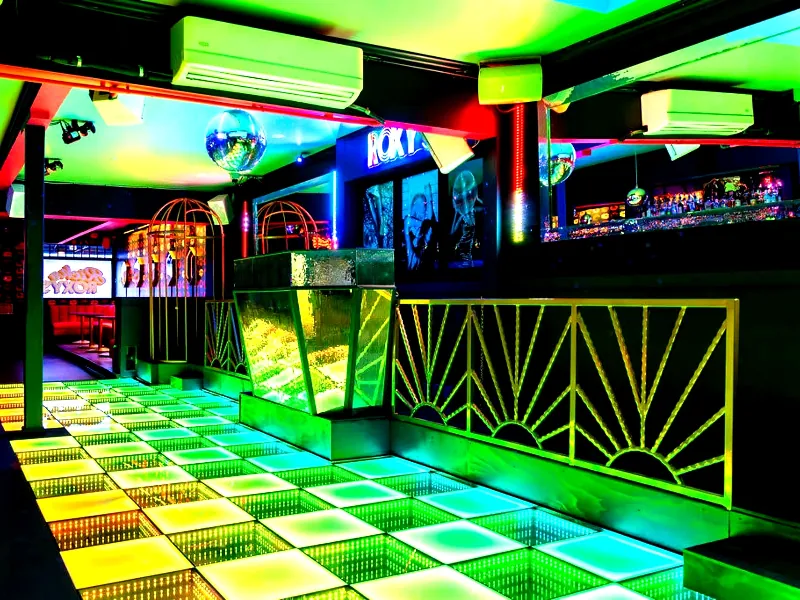 Striking Bar & Lounge for Celebrations in Marina - Gallery image