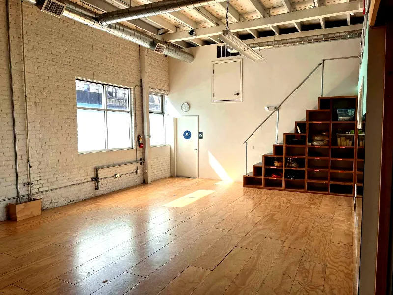 Dance Studio with Natural Light for Events - Gallery image