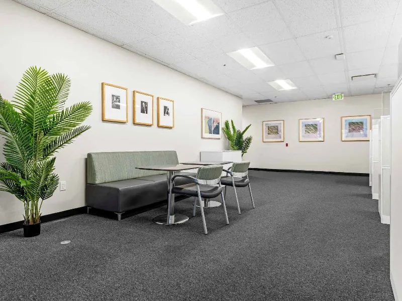 Alluring Meeting Room for Hosting - Gallery image