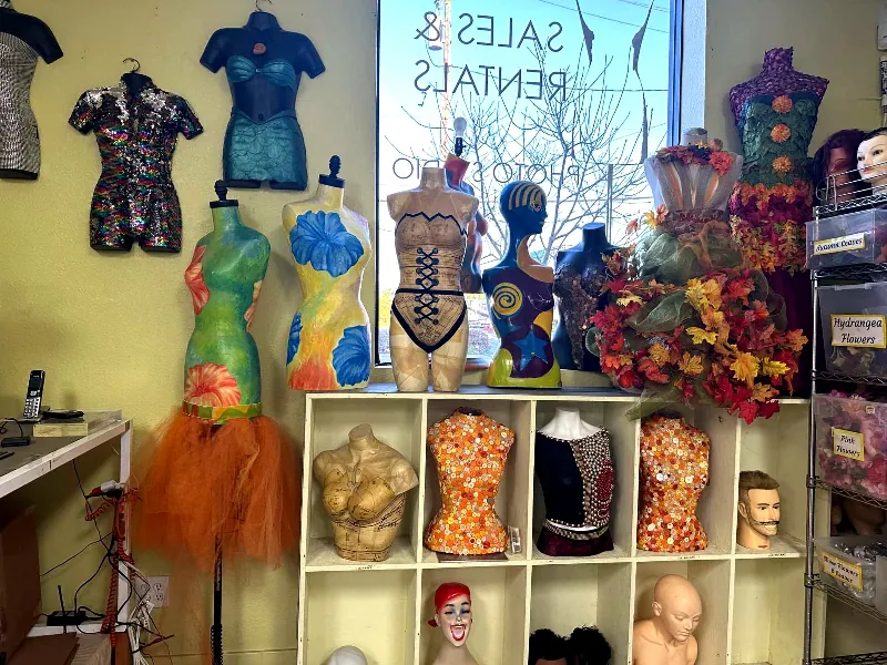 Warehouse with Skylights for Events in East Peralta - Gallery image