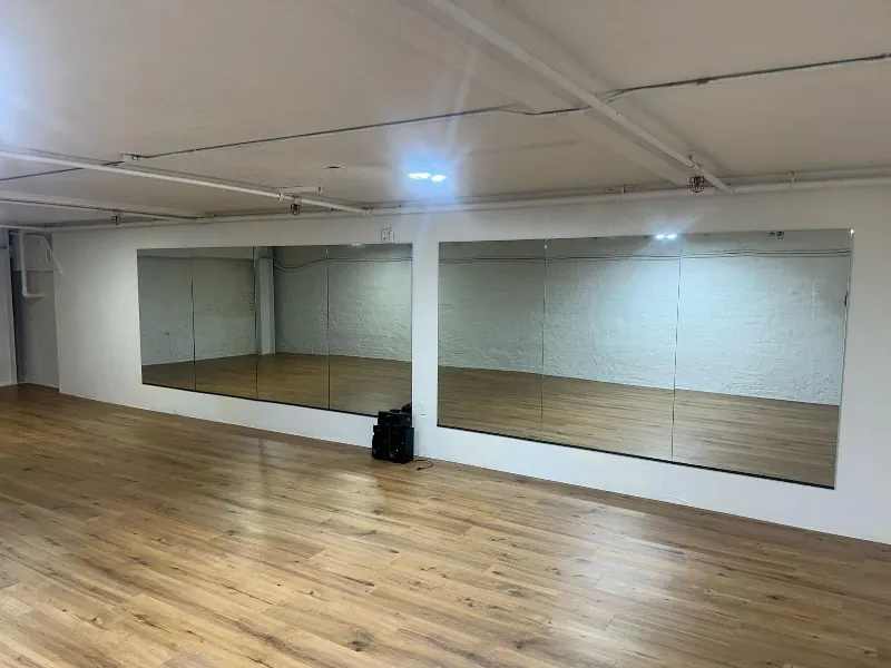Spacious Mirrored Dance Studio Basement - Gallery image