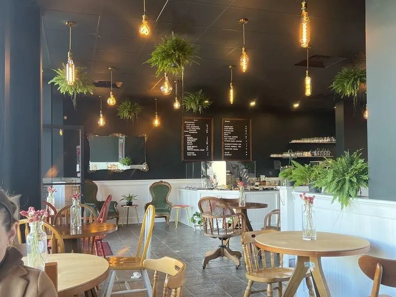 Modern Open Concept Café Space - Gallery image