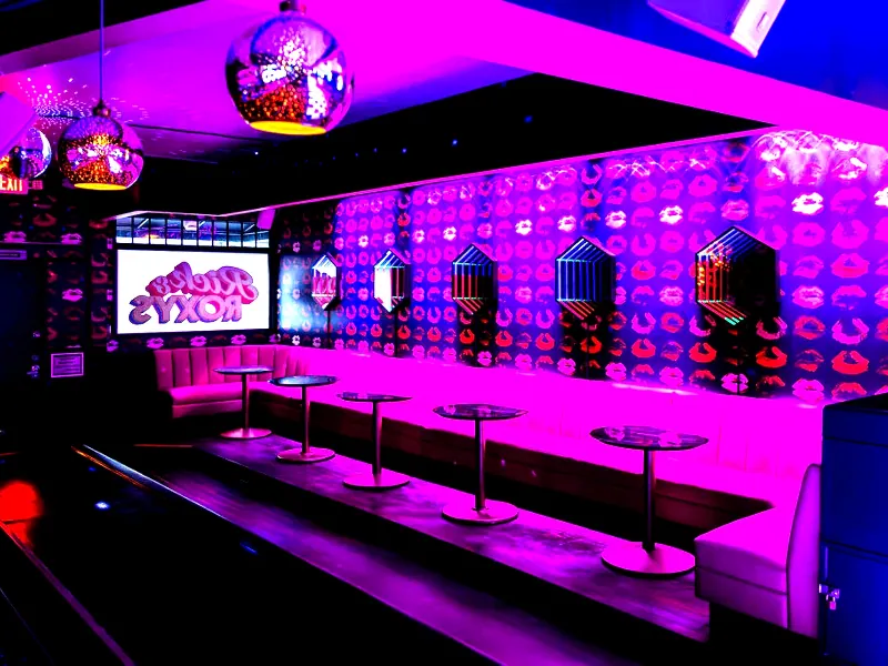 Striking Bar & Lounge for Celebrations in Marina - Gallery image