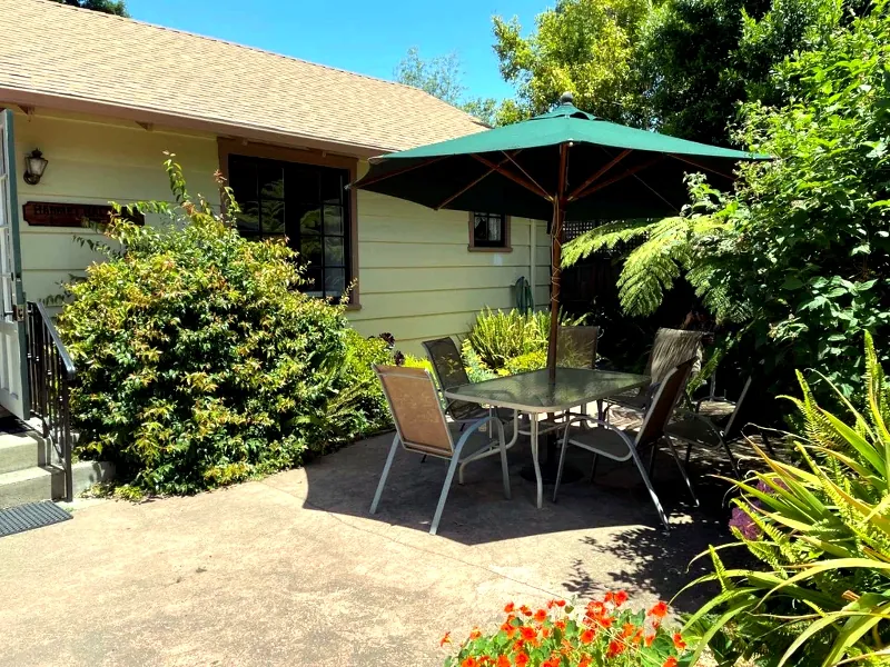 Alluring Outdoor Space for Hosting - Gallery image