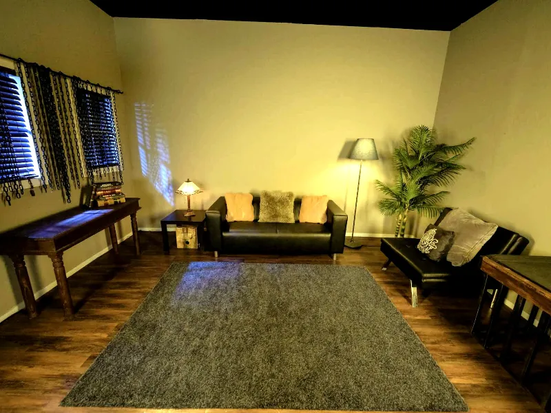 Spacious Photo & Video Studio for Gatherings in Fruitvale - Gallery image