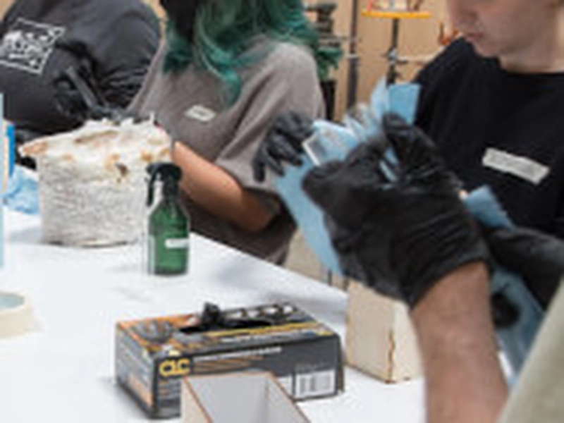Fungi Biofabrication: Crafting Mycelium Bud Vases - Gallery image