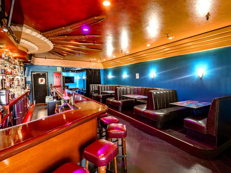 Charming Bar & Lounge for Celebrations in SoMa - Gallery image
