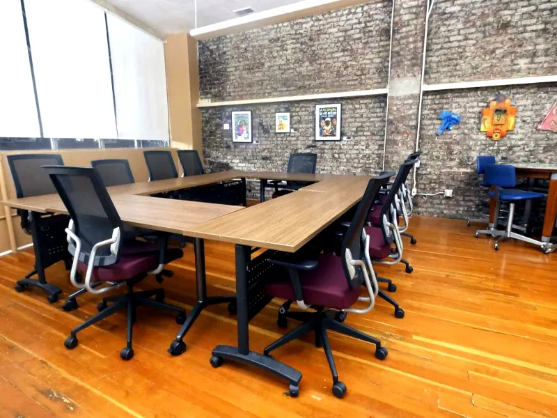 Enchanting Meeting Room for Gatherings - Gallery image