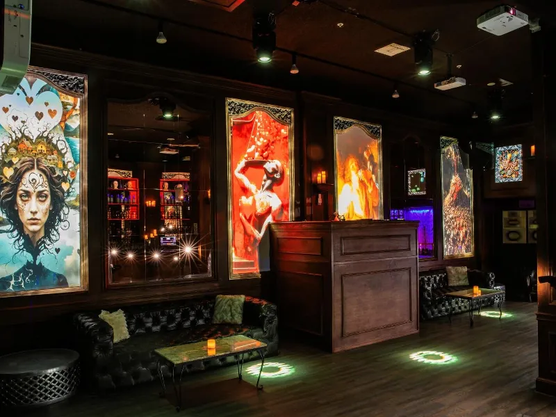 Premium Cocktail Lounge with Live Entertainment - Gallery image