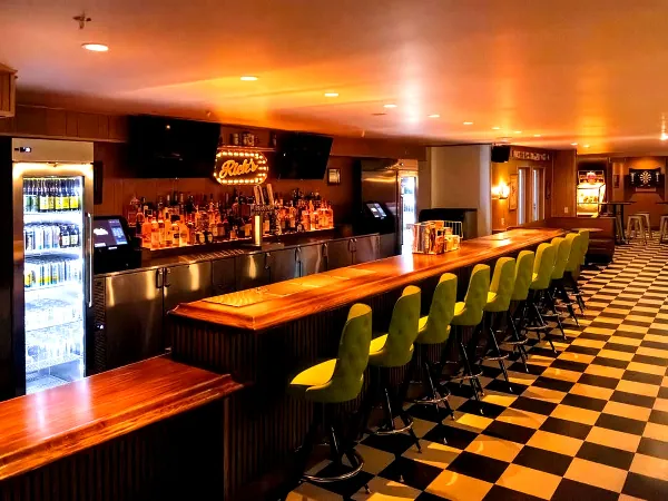 Inviting Bar & Lounge for Celebrations in Marina in San Francisco - Anniversary in San Francisco - Featured image