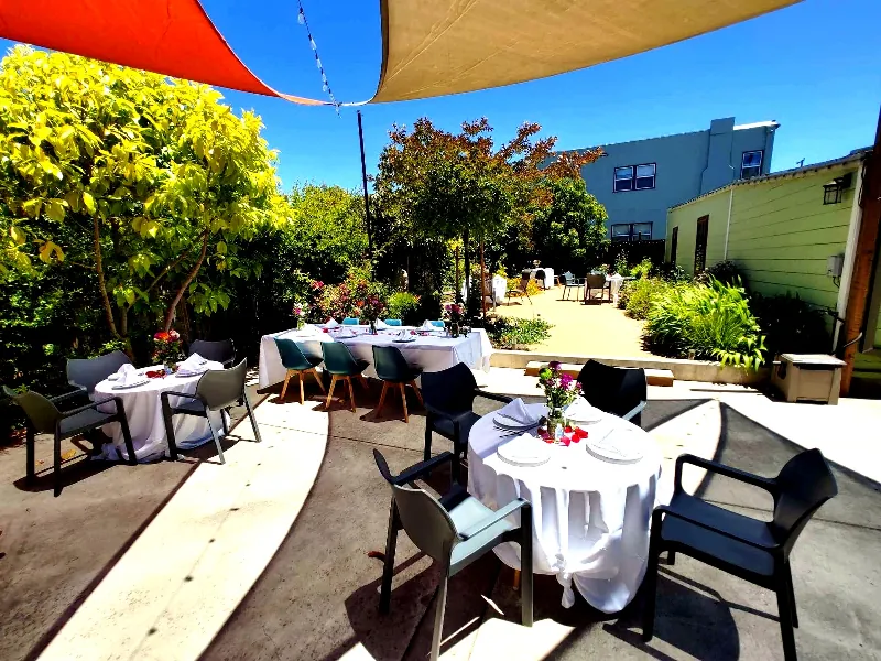 Lounge with Natural Light for Events - Gallery image