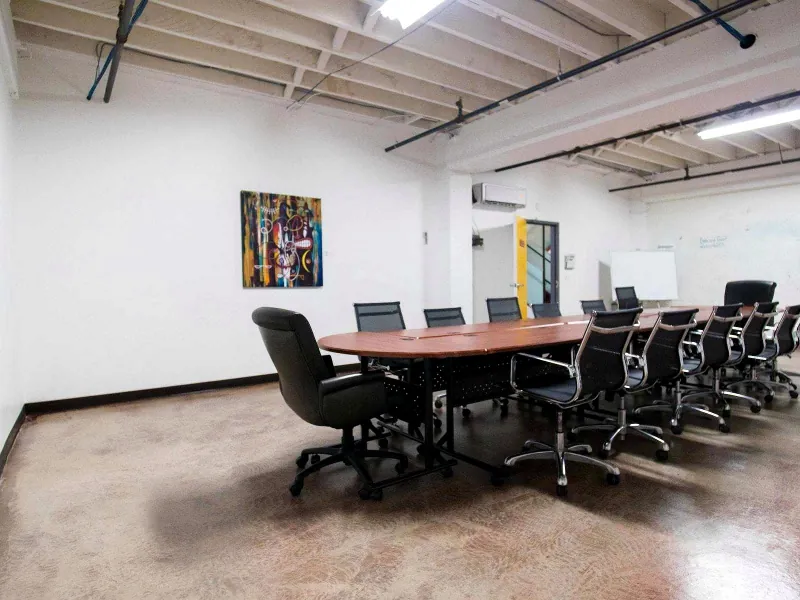 Striking Meeting Room for Memorable Events - Gallery image