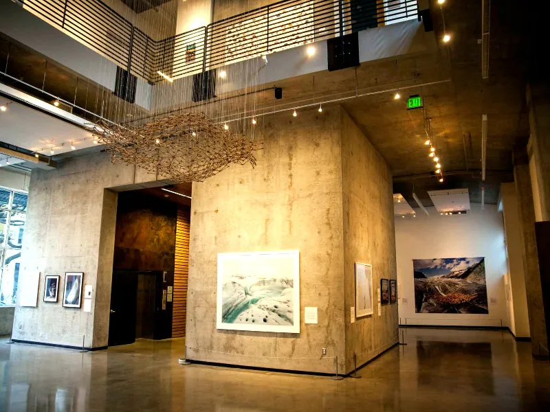 Meeting Room with Natural Light for Events - Gallery image