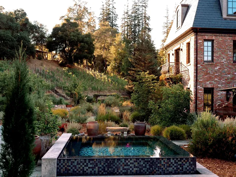 Spacious Waterfront Estate for Special Occasions - Featured image