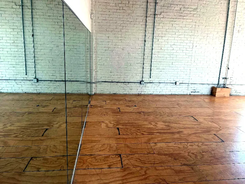 Dance Studio with Natural Light for Events - Gallery image