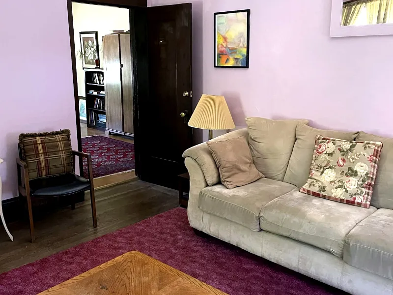 Exquisite Meeting Room for Special Occasions - Gallery image