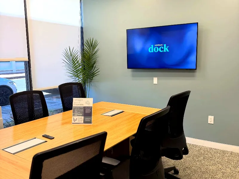 Intimate Meeting Room for Events in Downtown North - Gallery image