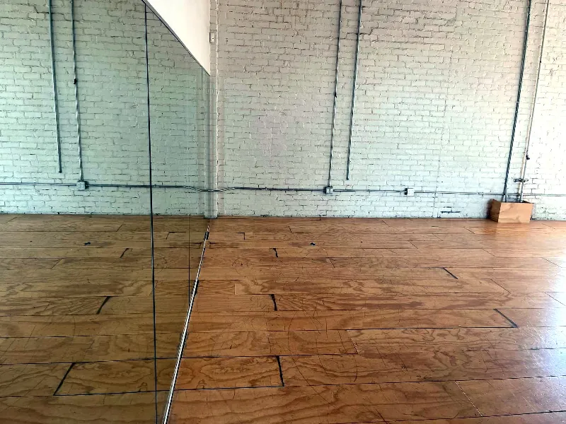 Dance Studio with Natural Light for Events - Gallery image