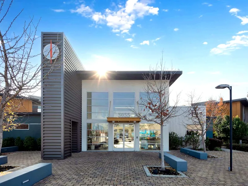 Sophisticated Meeting Room for Your Next Event - Gallery image