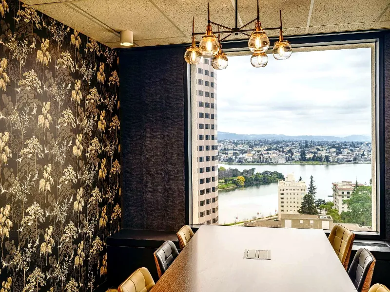 Inviting Meeting Room for Hosting in Oakland - Gallery image