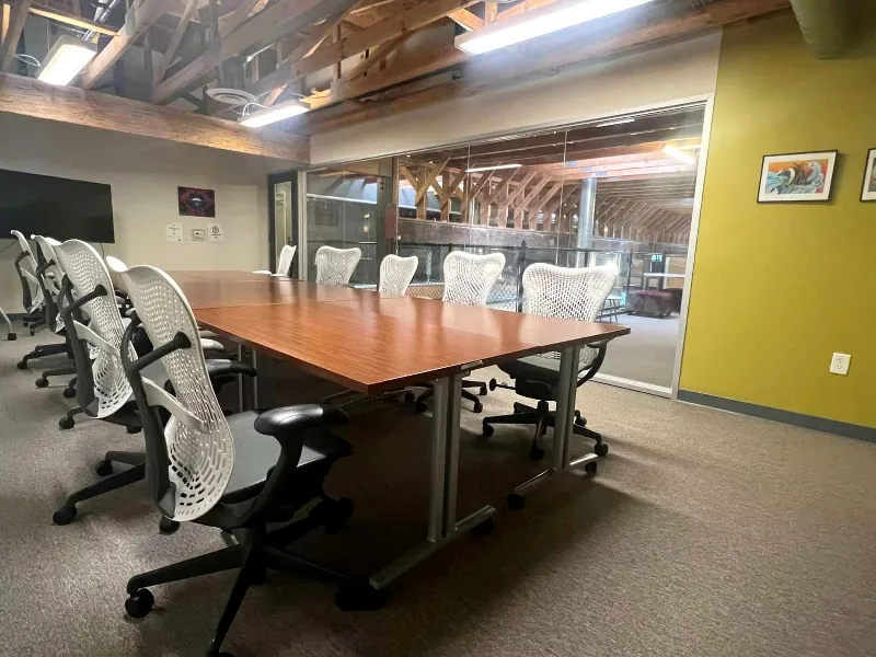 Intimate Meeting Room for Special Occasions in Northgate - Waverly - Featured image