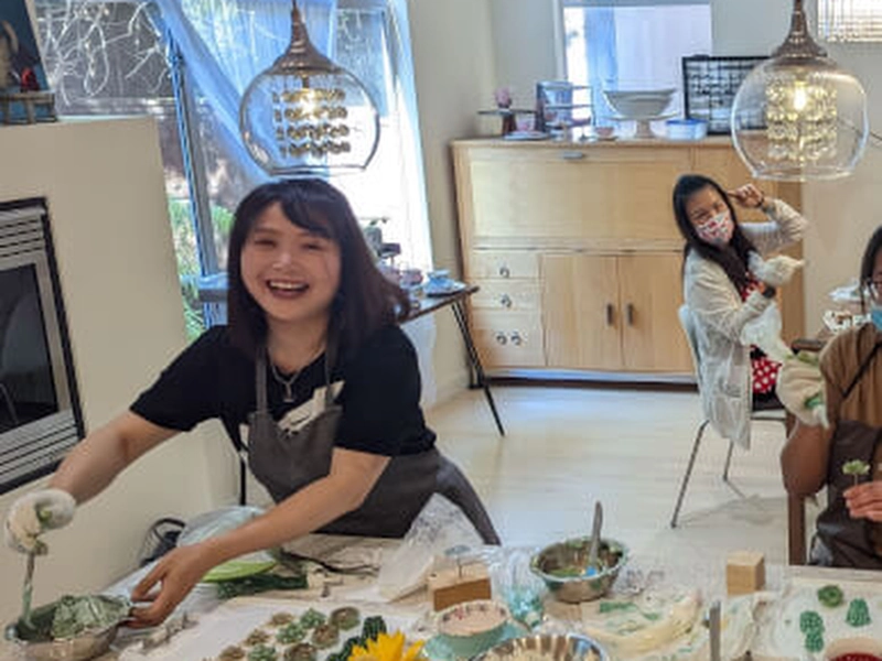 Buttercream Cupcake Decorating Workshop: Roses, Daisies/Scabiosa - Gallery image