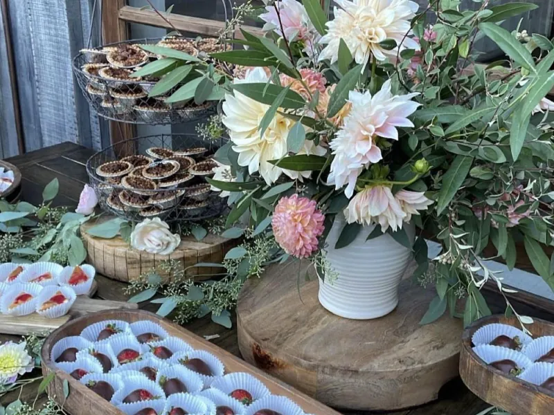 Elegant Buffet With Salmon, Prime Rib And Vegetarian Course - Gallery image