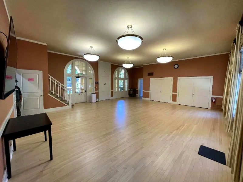 Intimate Meeting Room for Events in North Central in San Mateo - Gallery image